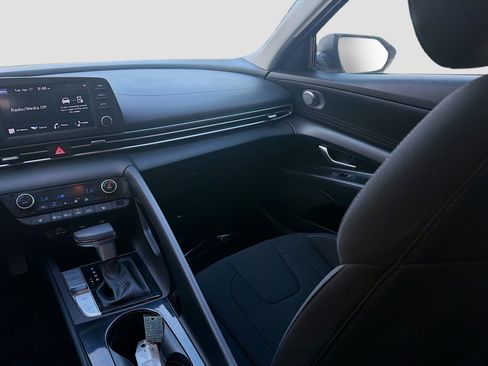 Used 2023 Hyundai Elantra Blue image 21