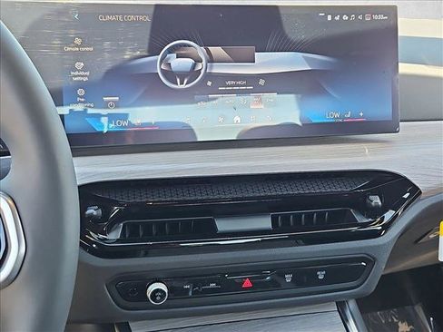 New 2026 BMW 330i Sedan w/ M Sport Package RWD image 12