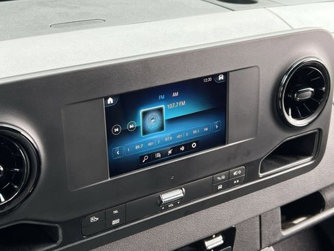 Used 2024 Mercedes-Benz Sprinter 2500 image 16