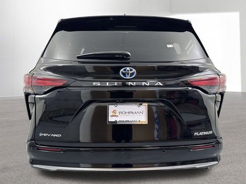 Used 2025 Toyota Sienna Platinum image 34