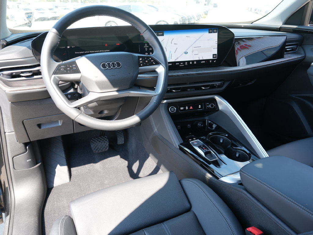 Used 2025 Audi Q5 Premium Plus w/ Premium Plus AWD/4WD image 24