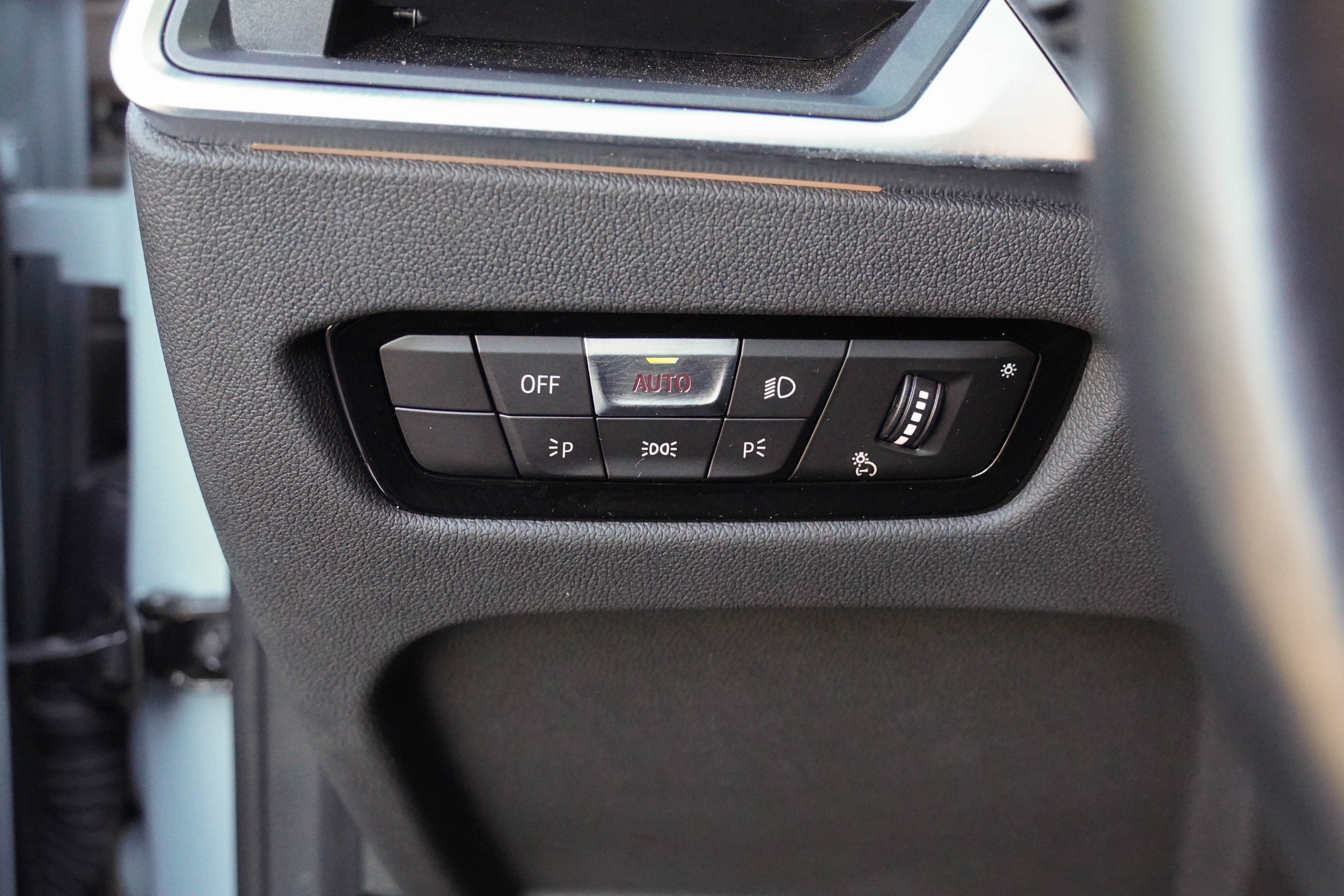 Used 2024 BMW 330i Sedan w/ M Sport Package RWD image 13