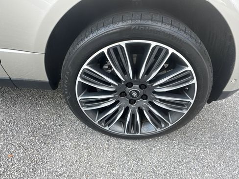 Used 2020 Land Rover Range Rover HSE image 12