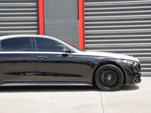 Used 2024 Mercedes-Benz S 580 4MATIC Sedan w/ AMG Line image 3