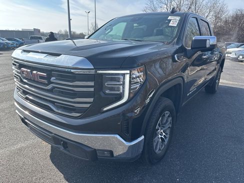 Used 2025 GMC Sierra 1500 SLT image 1