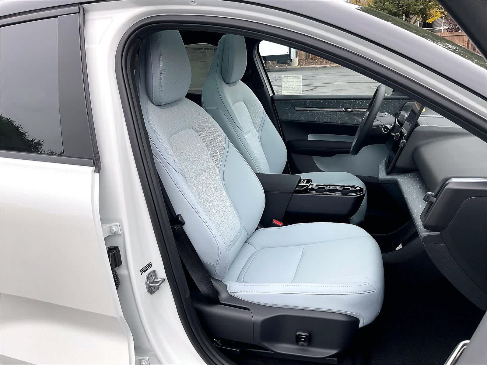 New 2025 Volvo EX30 Ultra w/ Protection Package Premier AWD/4WD image 31