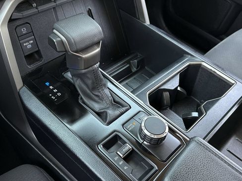 Used 2022 Toyota Tundra SR5 AWD/4WD image 19