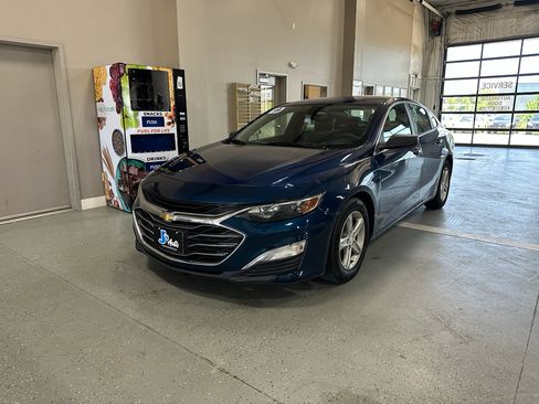 Used 2019 Chevrolet Malibu LS image 1