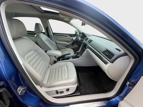 Used 2017 Volkswagen Passat 1.8T SEL Premium FWD image 15