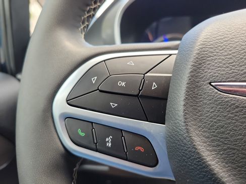 Used 2025 Chrysler Pacifica Select FWD image 19