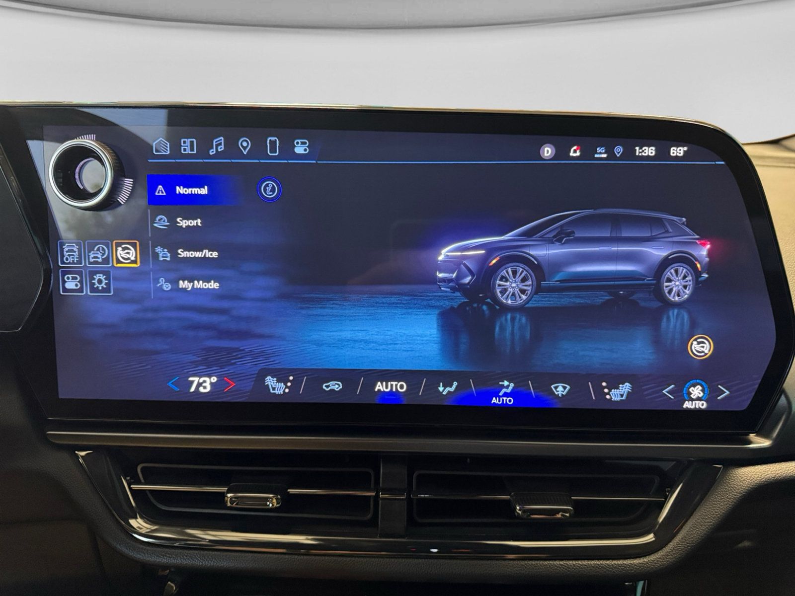 Used 2024 Chevrolet Equinox EV RS FWD image 12