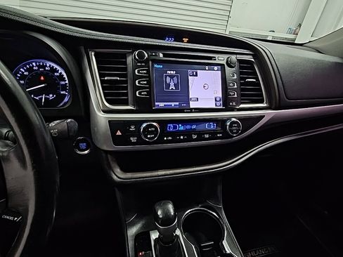 Used 2015 Toyota Highlander XLE image 13