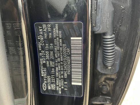 Used 2025 Hyundai Elantra SEL FWD image 30