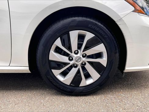 Used 2024 Nissan Altima 2.5 S FWD image 22