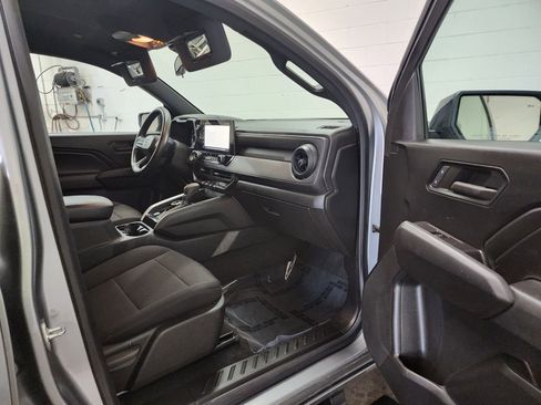 Used 2023 Chevrolet Colorado Trail Boss AWD/4WD image 32