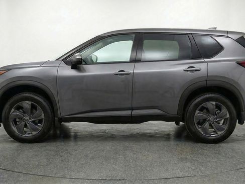 Used 2024 Nissan Rogue SV image 5