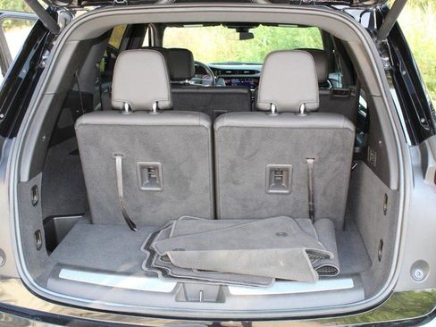 Used 2023 Cadillac XT6 Luxury image 11