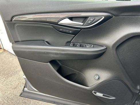 Used 2022 Buick Envision Essence w/ Technology Package I image 19