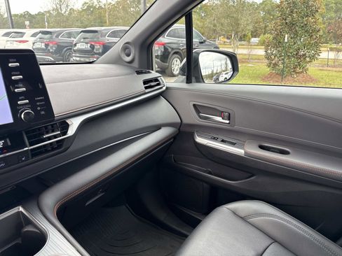 Used 2024 Toyota Sienna XSE image 24
