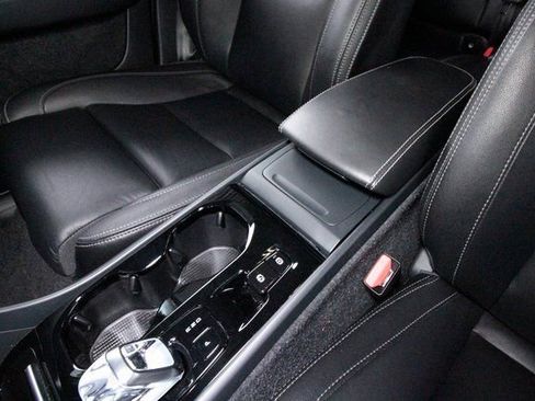 Certified 2025 Volvo XC40 B5 Plus image 10