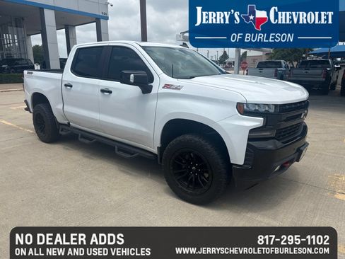 Used 2021 Chevrolet Silverado 1500 LT Trail Boss w/ Convenience Package II AWD/4WD image 2