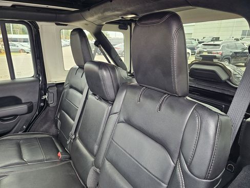 Used 2020 Jeep Wrangler Unlimited Sahara image 30