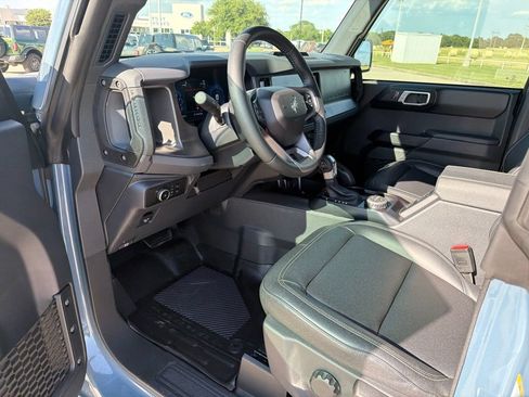 Used 2025 Ford Bronco Badlands w/ Sasquatch Package AWD/4WD image 9