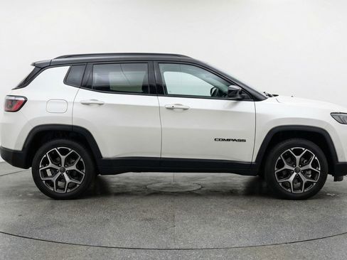 Used 2025 Jeep Compass Limited image 11