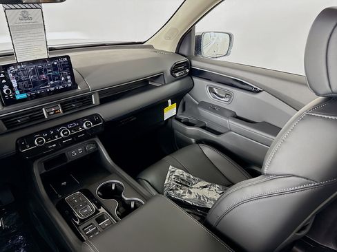 New 2025 Honda Pilot Touring image 29