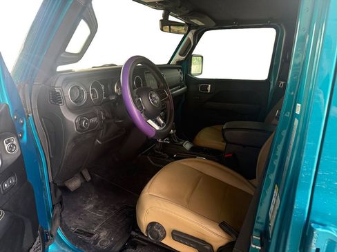 Used 2019 Jeep Wrangler Unlimited Sahara AWD/4WD image 9