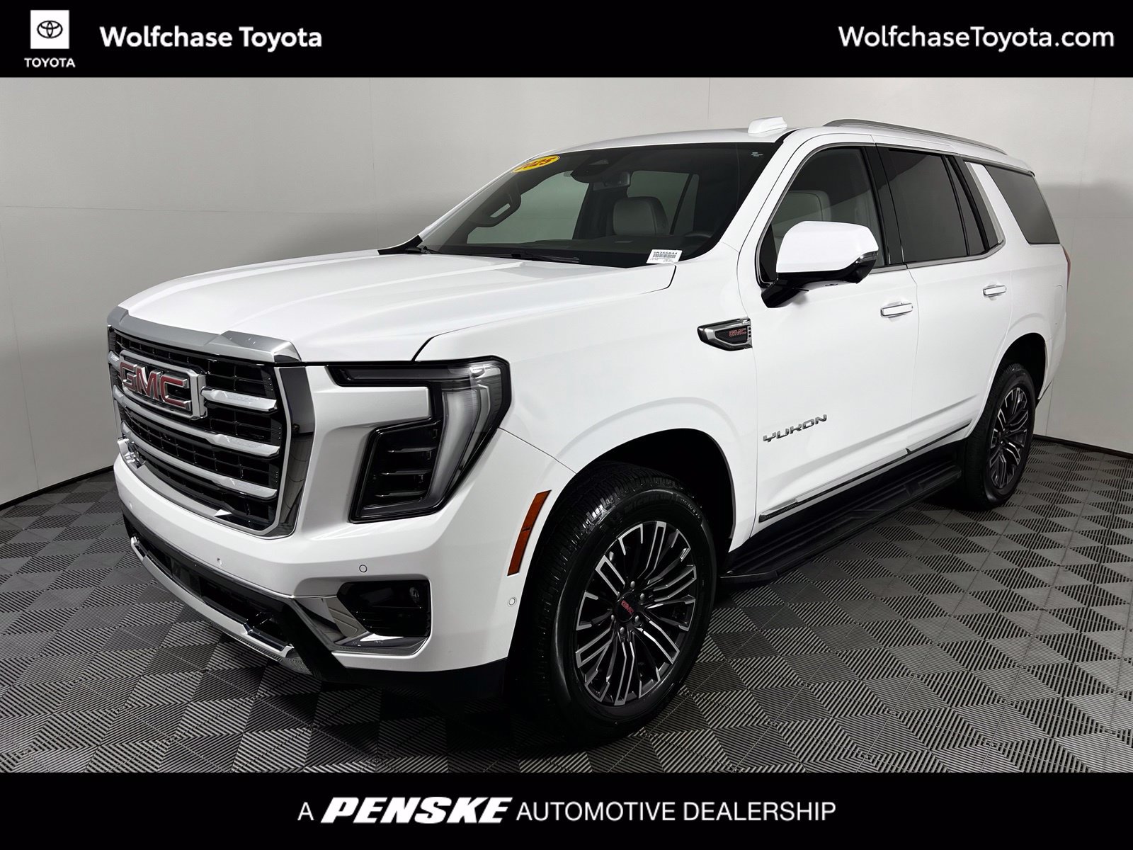 Used 2025 GMC Yukon Elevation AWD/4WD image 1
