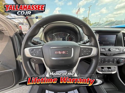 Used 2024 GMC Terrain SLE AWD/4WD image 17