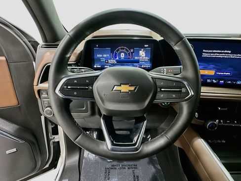 Used 2025 Chevrolet Tahoe High Country AWD/4WD image 11