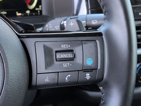Used 2025 Nissan Pathfinder Platinum FWD image 19
