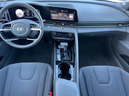 Used 2025 Hyundai Elantra SEL FWD image 12