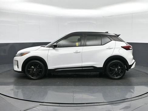 Used 2022 Nissan Kicks SR image 4