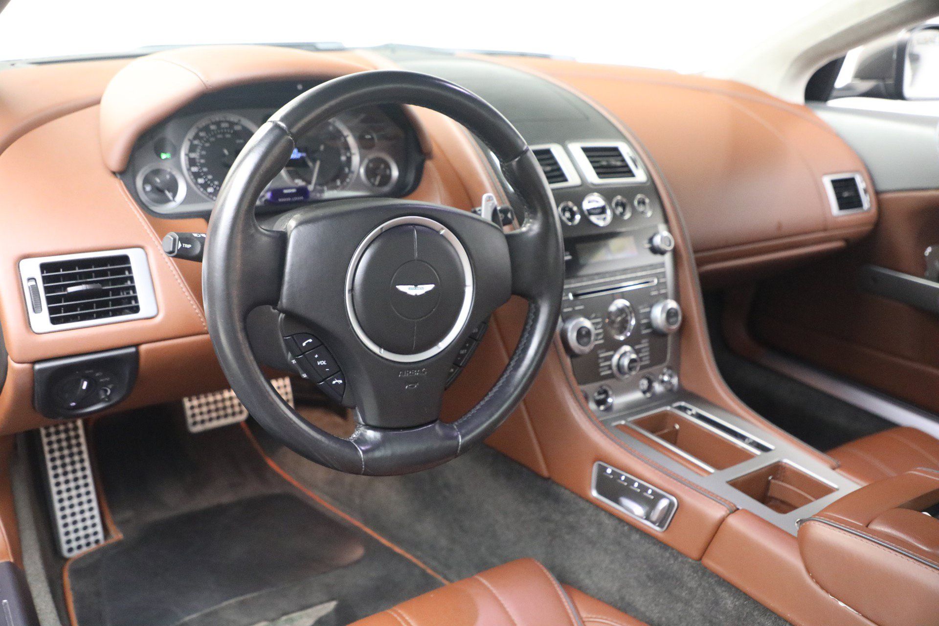 Used 2014 Aston Martin DB9 Coupe RWD image 14