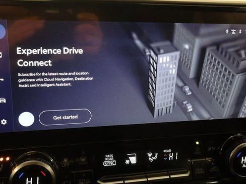 Used 2024 Toyota Highlander Limited image 24