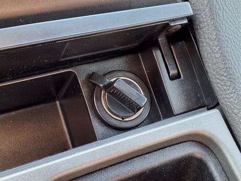 Used 2018 Ford Taurus SEL w/ Equipment Group 201A FWD image 19