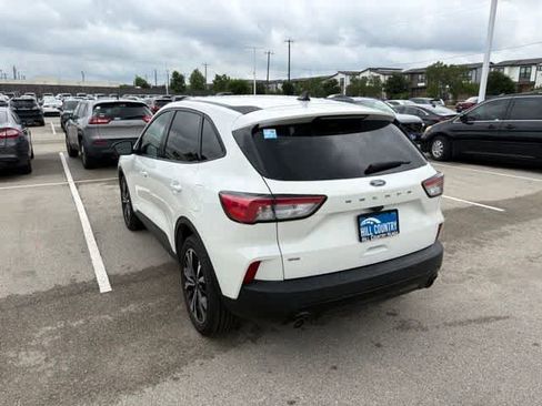 Used 2022 Ford Escape SE w/ SE Sport Appearance Package FWD image 3