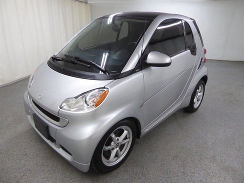 Used 2011 smart fortwo pure image 3