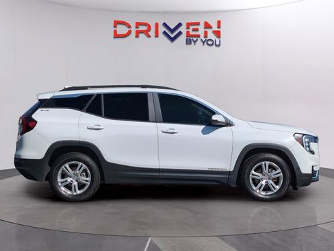 Used 2022 GMC Terrain SLE w/ Driver Convenience Package FWD image 6