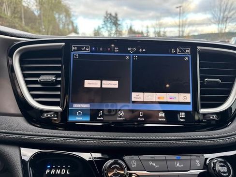 New 2026 Chrysler Pacifica Select image 24