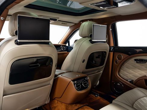 Used 2017 Bentley Mulsanne Speed image 43