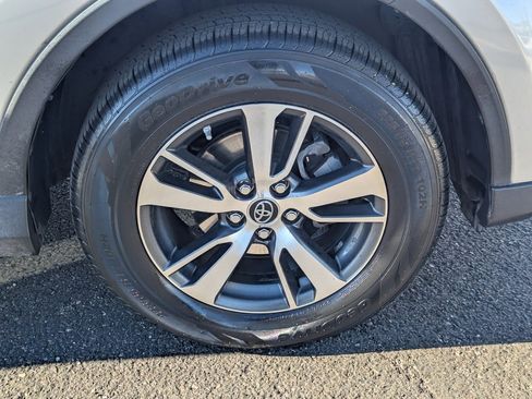 Used 2018 Toyota RAV4 XLE image 10