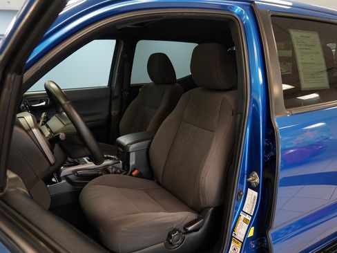 Used 2016 Toyota Tacoma TRD Off-Road image 3