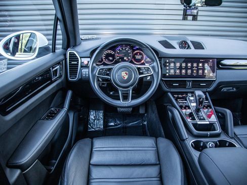 Certified 2023 Porsche Cayenne image 12