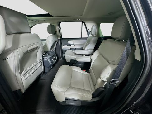 Used 2025 Ford Expedition Active AWD/4WD image 30