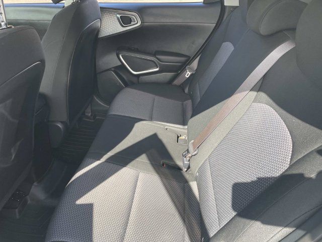 Used 2022 Kia Soul LX FWD image 17