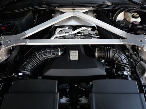 Used 2020 Aston Martin V8 Vantage Coupe RWD image 24